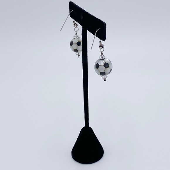 Mother of Pearl and Black Onyx Earrings - Picture 3 of 7